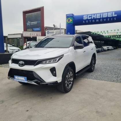 TOYOTA HILUX SW4 2.8 D-4D TURBO DIESEL DIAMOND 7L 4X4 AUTOMÁTICO