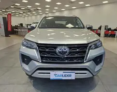 TOYOTA HILUX SW4 2.8 D-4D TURBO DIESEL SRX 7L 4X4 AUTOMÁTICO TOYOTA HILUX SW4 2.8 D-4D TURBO DIESEL SRX 7L 4X4 AUTOMÁTICO