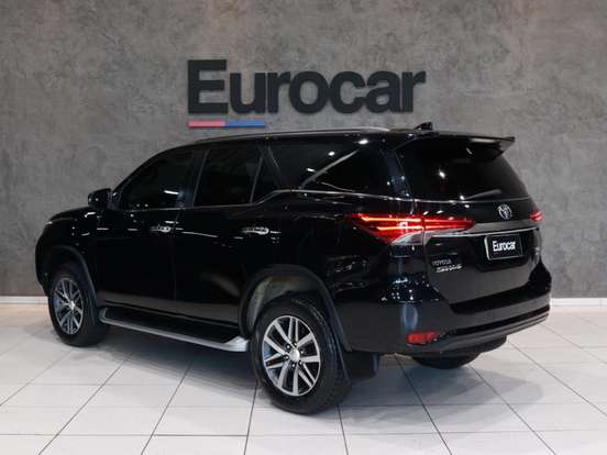 TOYOTA-HILUX SW4-2017