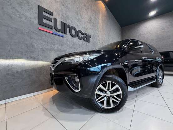TOYOTA-HILUX SW4-2017