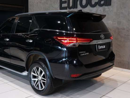 TOYOTA-HILUX SW4-2017