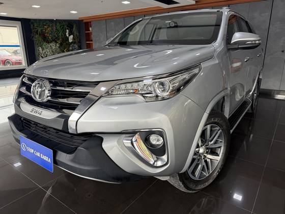 TOYOTA HILUX SW4 2.8 SRX 4X4 7 LUGARES 16V TURBO INTERCOOLER DIESEL 4P AUTOMÁTICO