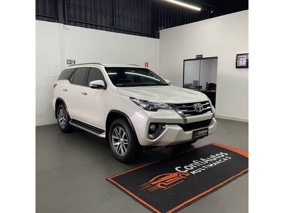 TOYOTA HILUX SW4 2.8 SRX 4X4 7 LUGARES 16V TURBO INTERCOOLER DIESEL 4P AUTOMÁTICO