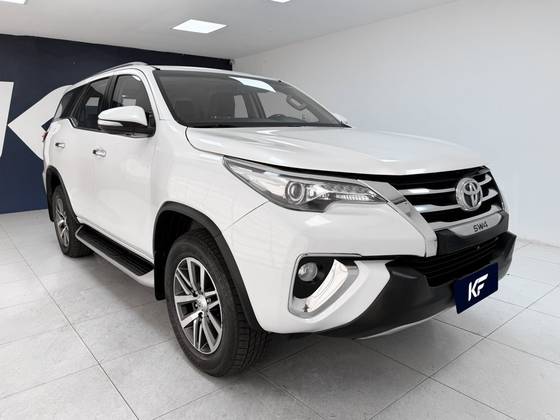 TOYOTA HILUX SW4 2.8 SRX 4X4 7 LUGARES 16V TURBO INTERCOOLER DIESEL 4P AUTOMÁTICO