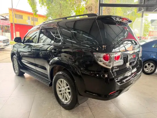 TOYOTA-HILUX SW4-2011