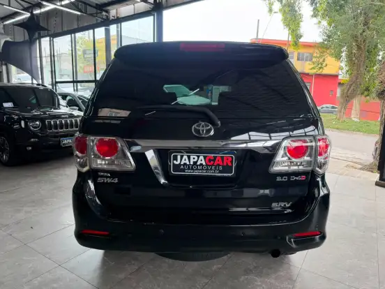 TOYOTA-HILUX SW4-2011