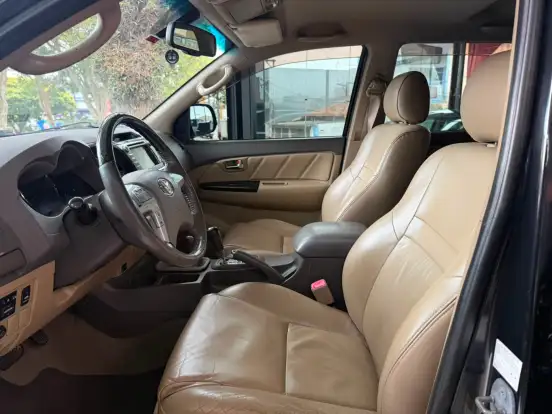 TOYOTA-HILUX SW4-2011