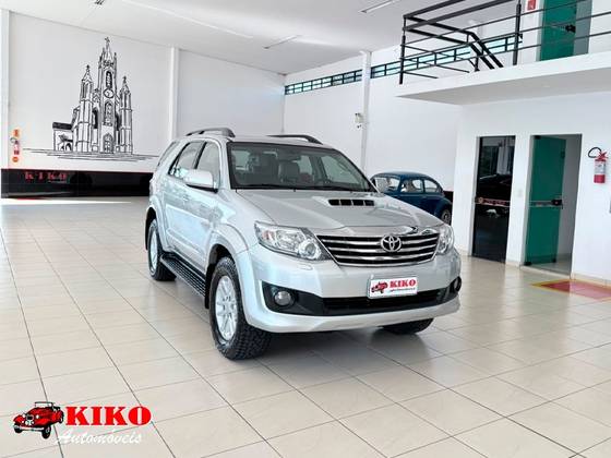TOYOTA HILUX SW4 3.0 SRV 4X4 7 LUGARES 16V TURBO INTERCOOLER DIESEL 4P AUTOMÁTICO
