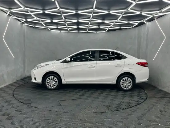 TOYOTA-YARIS-2023