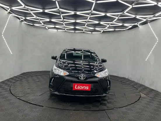 TOYOTA-YARIS-2025