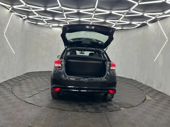 TOYOTA-YARIS-2025