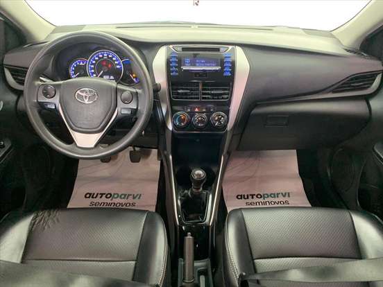 TOYOTA-YARIS-2019