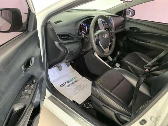 TOYOTA-YARIS-2019