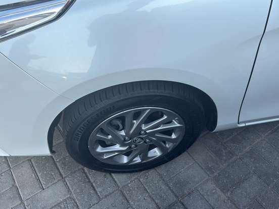 TOYOTA-YARIS-2024