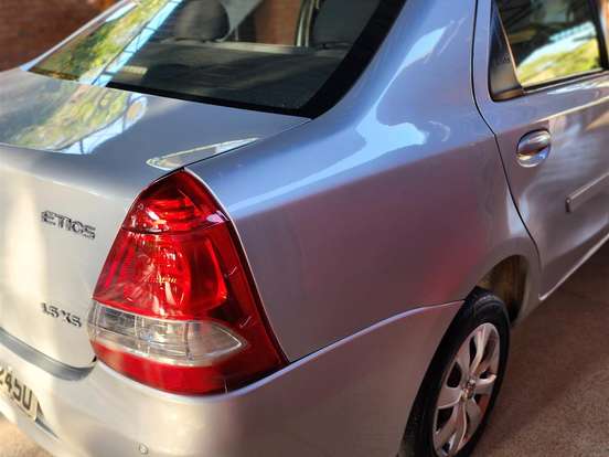 TOYOTA-ETIOS-1.5 XS SEDAN 16V FLEX 4P MANUAL TOYOTA-ETIOS-2013