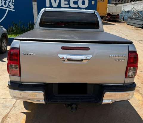 TOYOTA-HILUX-2016
