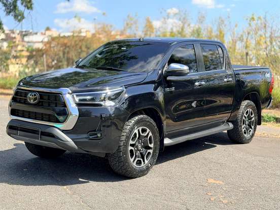 TOYOTA-HILUX-2.8 D-4D TURBO DIESEL CD SRX 4X4 AUTOMÁTICO TOYOTA-HILUX-2021