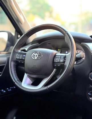TOYOTA-HILUX-2.8 D-4D TURBO DIESEL CD SRX 4X4 AUTOMÁTICO TOYOTA-HILUX-2021
