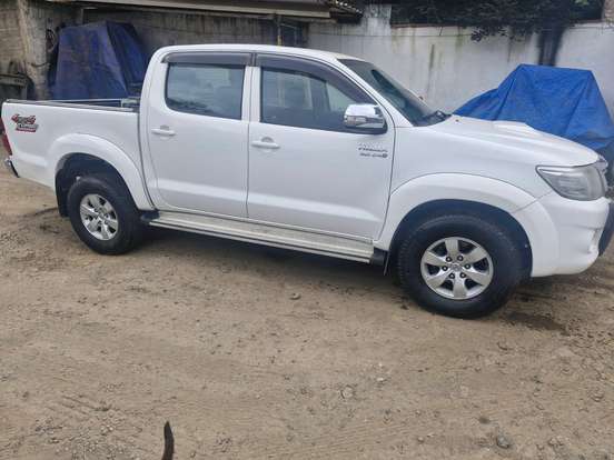 TOYOTA-HILUX-2012