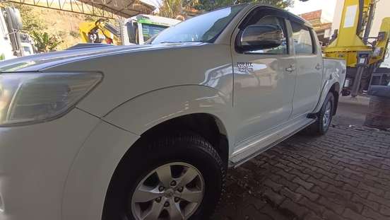TOYOTA-HILUX-2012