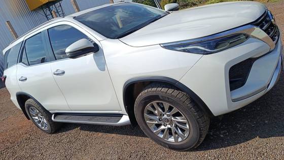 TOYOTA HILUX SW4 2.8 D-4D TURBO DIESEL SRX 7L 4X4 AUTOMÁTICO