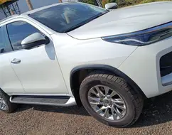 TOYOTA HILUX SW4 2.8 D-4D TURBO DIESEL SRX 7L 4X4 AUTOMÁTICO TOYOTA HILUX SW4 2.8 D-4D TURBO DIESEL SRX 7L 4X4 AUTOMÁTICO