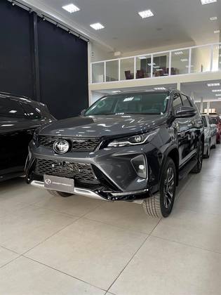 TOYOTA HILUX SW4 2.8 D-4D TURBO DIESEL SRX PLATINUM 4X4 AUTOMÁTICO