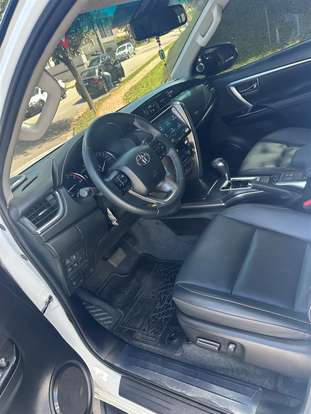 TOYOTA-HILUX SW4-2024