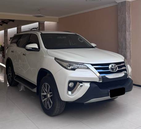 TOYOTA HILUX SW4 2.8 SRX 4X4 7 LUGARES 16V TURBO INTERCOOLER DIESEL 4P AUTOMÁTICO
