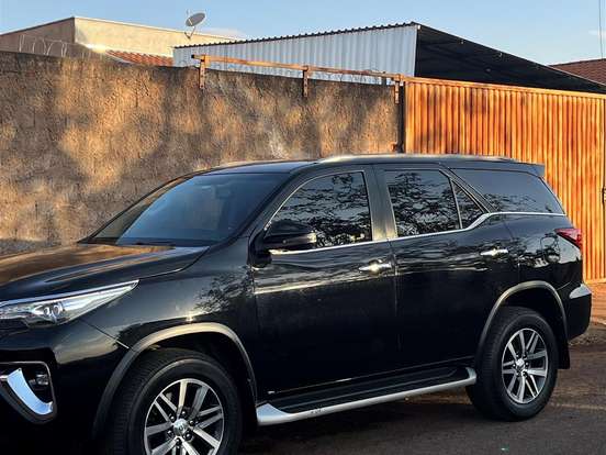 TOYOTA-HILUX SW4-2.8 SRX 4X4 7 LUGARES 16V TURBO INTERCOOLER DIESEL 4P AUTOMÁTICO TOYOTA-HILUX SW4-2018