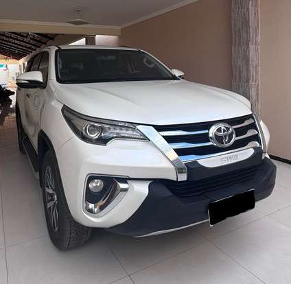 TOYOTA-HILUX SW4-2.8 SRX 4X4 7 LUGARES 16V TURBO INTERCOOLER DIESEL 4P AUTOMÁTICO TOYOTA-HILUX SW4-2017