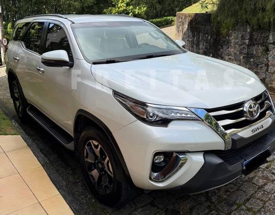 TOYOTA HILUX SW4 2.8 SRX DIAMOND 4X4 7 LUGARES 16V TURBO INTERCOOLER DIESEL 4P AUTOMÁTICO