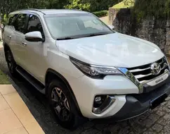 TOYOTA HILUX SW4 2.8 SRX DIAMOND 4X4 7 LUGARES 16V TURBO INTERCOOLER DIESEL 4P AUTOMÁTICO TOYOTA HILUX SW4 2.8 SRX DIAMOND 4X4 7 LUGARES 16V TURBO INTERCOOLER DIESEL 4P AUTOMÁTICO