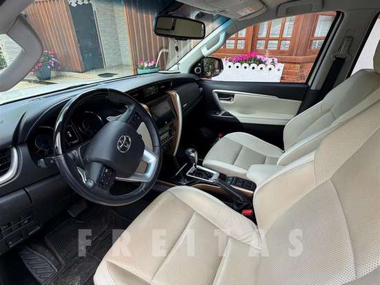 TOYOTA-HILUX SW4-2.8 SRX DIAMOND 4X4 7 LUGARES 16V TURBO INTERCOOLER DIESEL 4P AUTOMÁTICO TOYOTA-HILUX SW4-2018