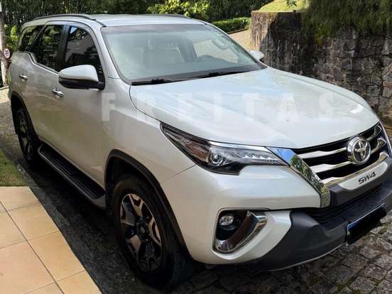 TOYOTA-HILUX SW4-2.8 SRX DIAMOND 4X4 7 LUGARES 16V TURBO INTERCOOLER DIESEL 4P AUTOMÁTICO TOYOTA-HILUX SW4-2018