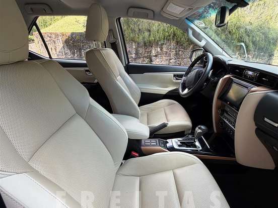TOYOTA-HILUX SW4-2.8 SRX DIAMOND 4X4 7 LUGARES 16V TURBO INTERCOOLER DIESEL 4P AUTOMÁTICO TOYOTA-HILUX SW4-2018