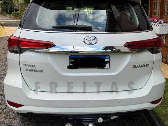 TOYOTA-HILUX SW4-2.8 SRX DIAMOND 4X4 7 LUGARES 16V TURBO INTERCOOLER DIESEL 4P AUTOMÁTICO TOYOTA-HILUX SW4-2018