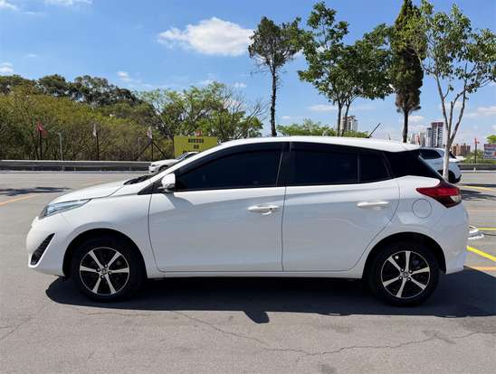 TOYOTA-YARIS-2021