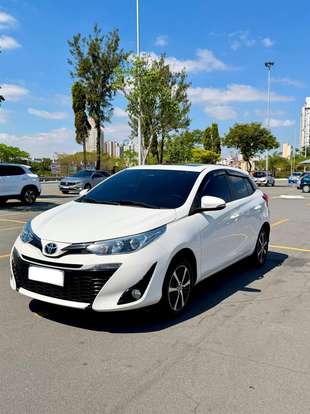 TOYOTA-YARIS-2021