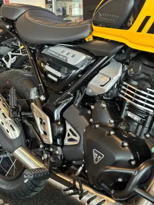 TRIUMPH SCRAMBLER 400 XC 