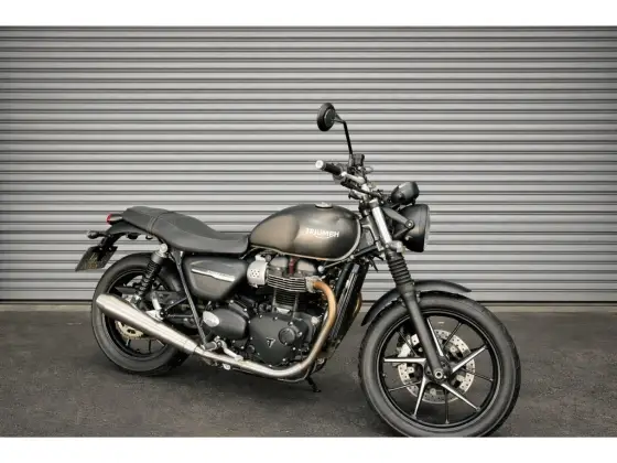 TRIUMPH STREET TWIN 