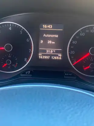 VOLKSWAGEN-CROSSFOX-2015