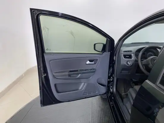 VOLKSWAGEN-FOX-1.0 MI 8V FLEX 4P MANUAL VOLKSWAGEN-FOX-2014