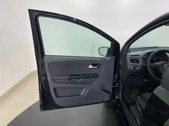 VOLKSWAGEN-FOX-1.0 MI 8V FLEX 4P MANUAL VOLKSWAGEN-FOX-2013