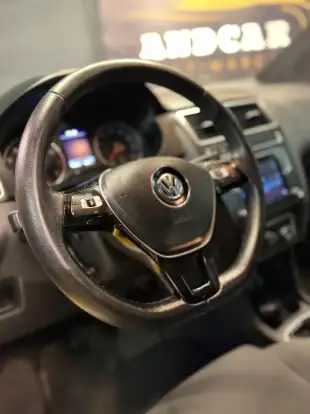VOLKSWAGEN-FOX-2017