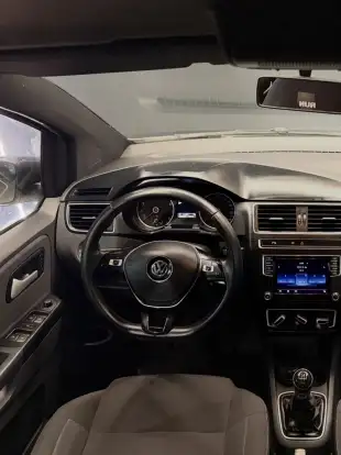 VOLKSWAGEN-FOX-2017