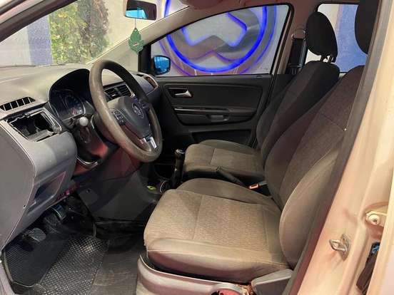 VOLKSWAGEN-FOX-2012