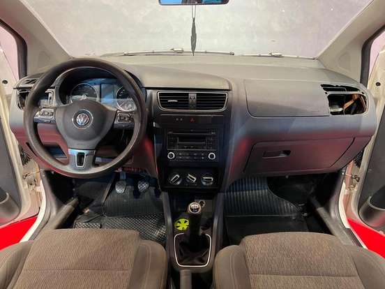 VOLKSWAGEN-FOX-1.6 MI 8V FLEX 4P AUTOMATIZADO VOLKSWAGEN-FOX-2012