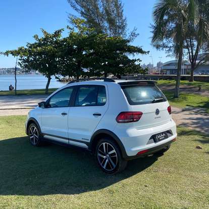 VOLKSWAGEN-FOX-2017