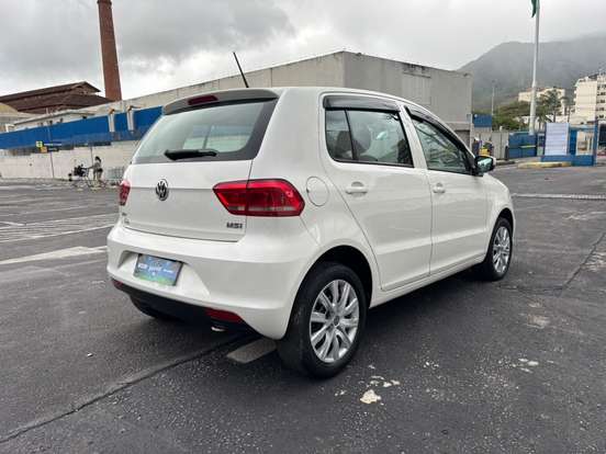 VOLKSWAGEN-FOX-2015